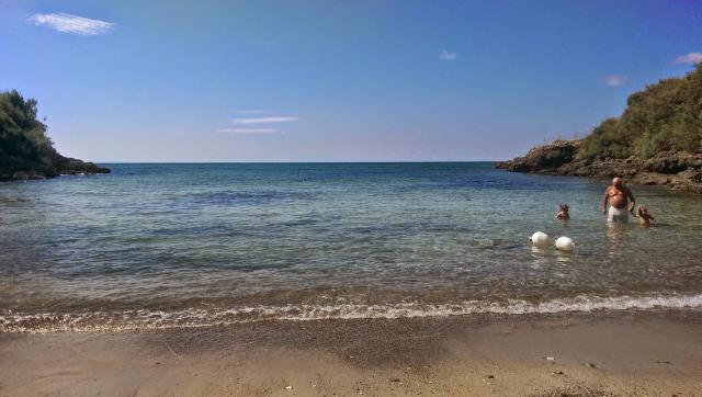 La costa bassa e rocciosa del litorale orientale di Taranto, all'altezza di Mon Rêve
