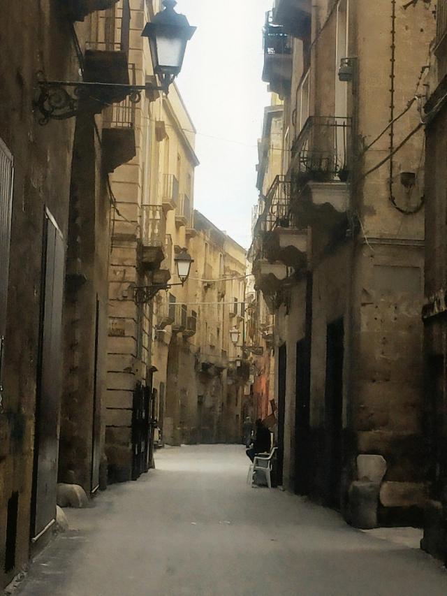 Via Duomo, la strada che attraversa la Città Vecchia di Taranto