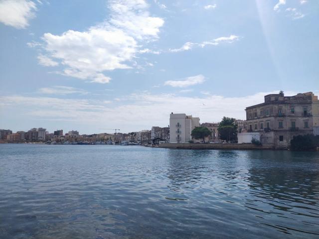 Il primo seno del Mar Piccolo con la città sullo sfondo